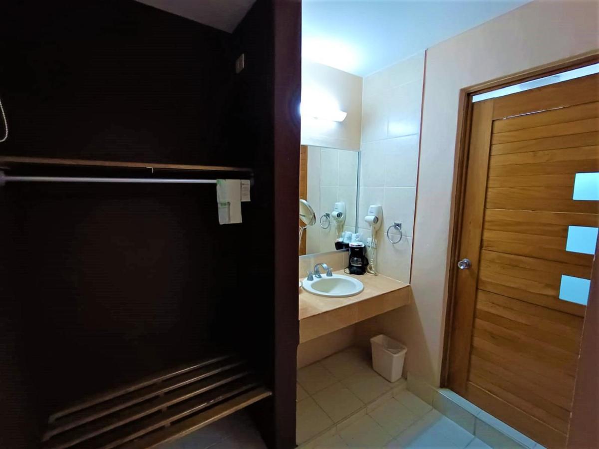 Hotel Santo Domingo Express Вільяермоса Екстер'єр фото