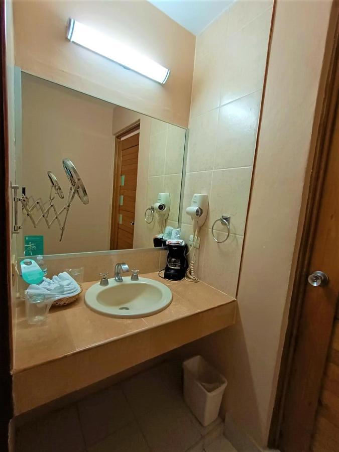 Hotel Santo Domingo Express Вільяермоса Екстер'єр фото