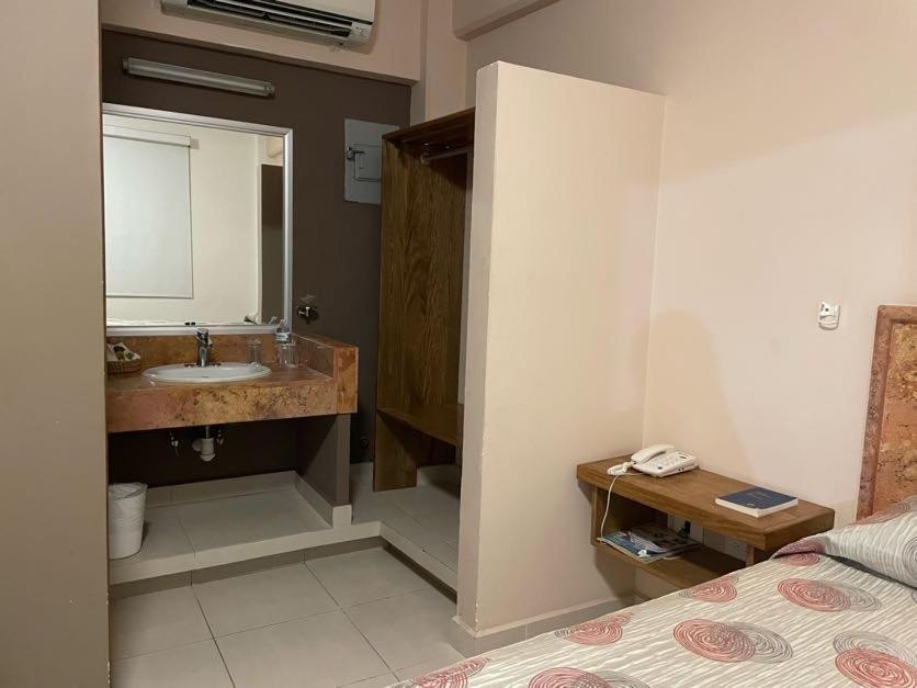 Hotel Santo Domingo Express Вільяермоса Екстер'єр фото